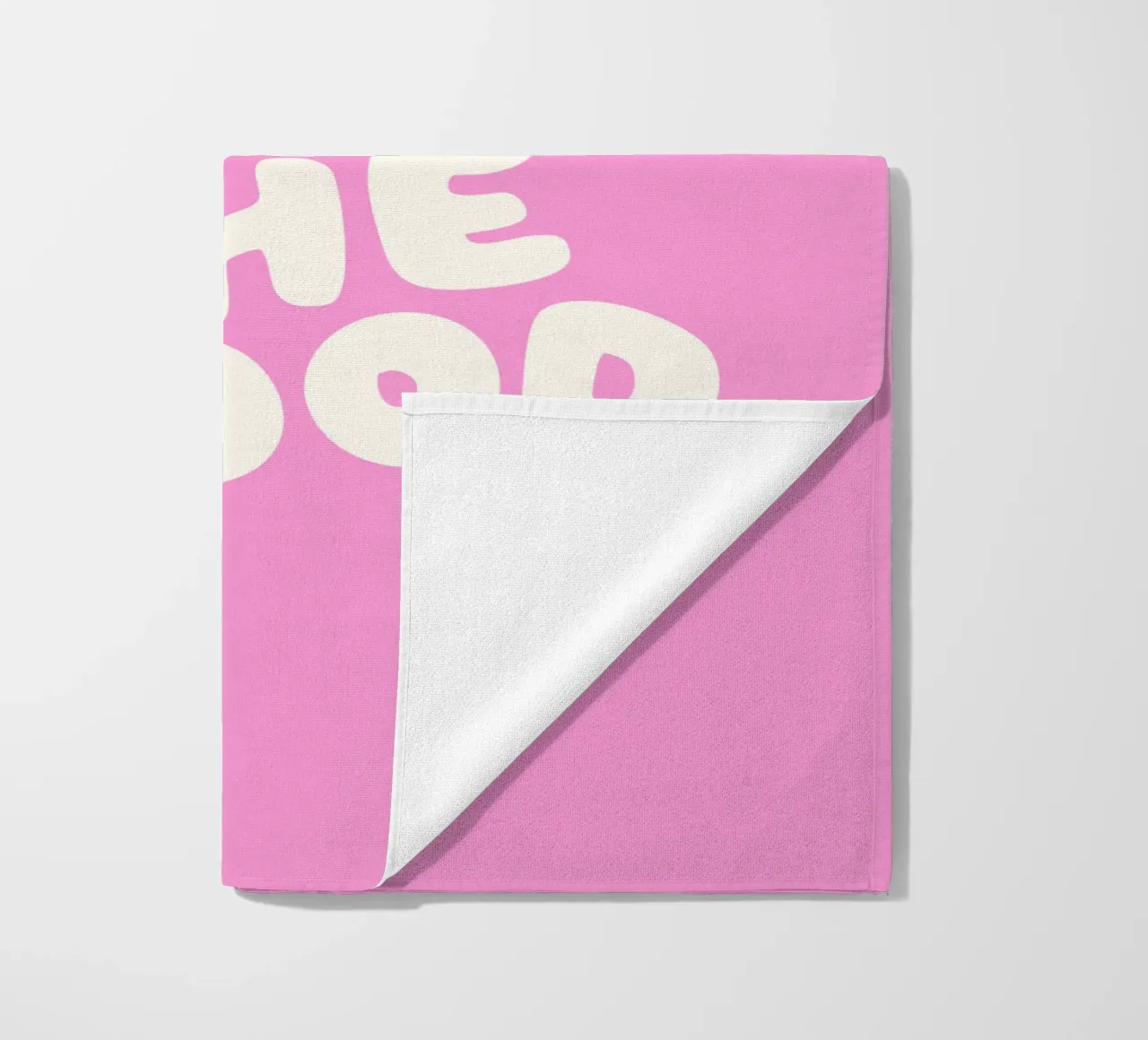 Not in The Mood Sassy Funny Typografie Print in Roze strandhanddoek van THE MOTIVATED TYPE