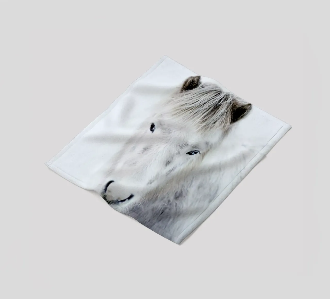 Ghost Horse coperta in pile da Natural Kingdom
