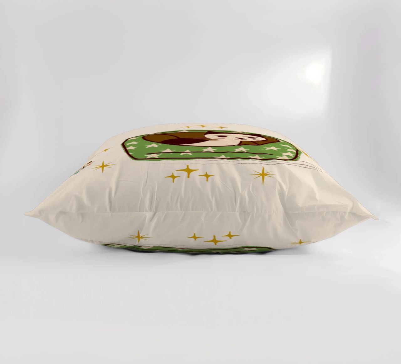 Chat rétro dans un lit étoilé coussin de susanacosta