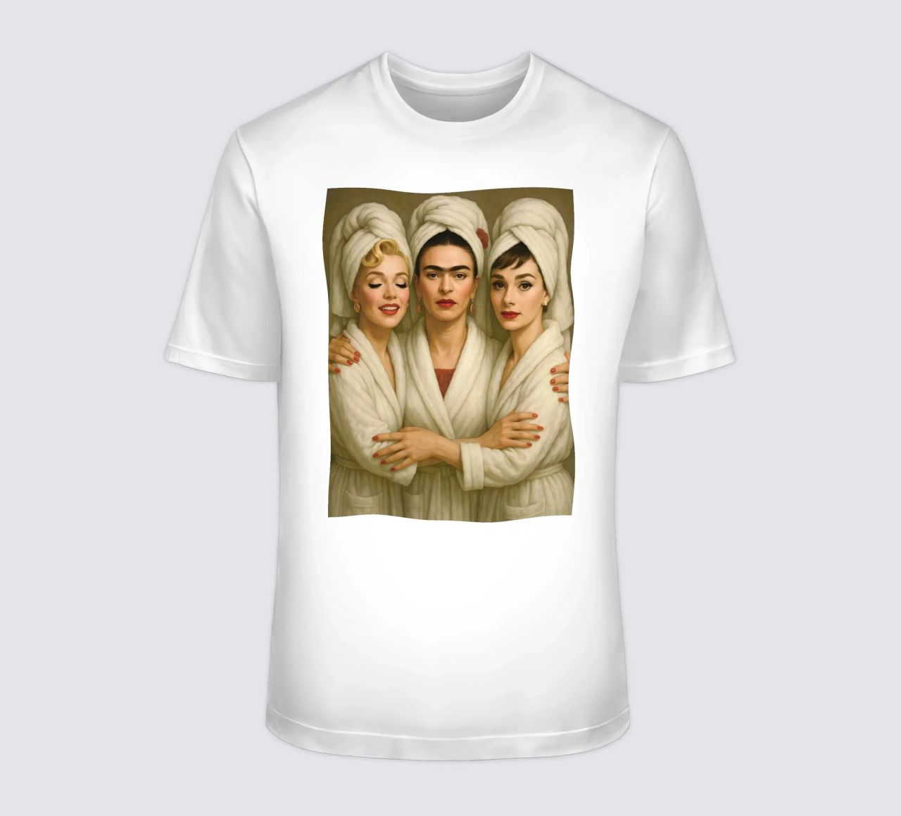 Marilyn Monroe Audrey Hepburn Frida Kahlo in accappatoio t-shirt da ARTOMATIC