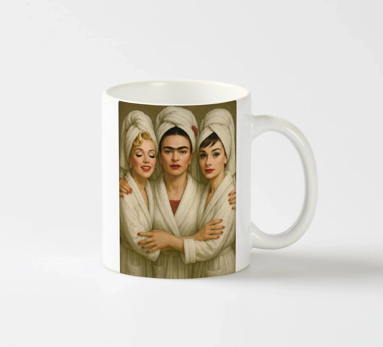Marilyn Monroe Audrey Hepburn Frida Kahlo in accappatoio tazza in ceramica da ARTOMATIC