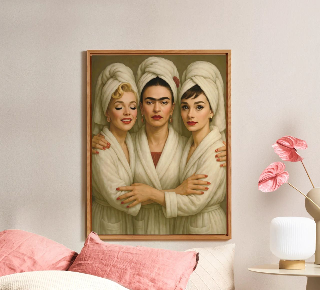 Marilyn Monroe Audrey Hepburn Frida Kahlo in accappatoio alluminio dibond da ARTOMATIC