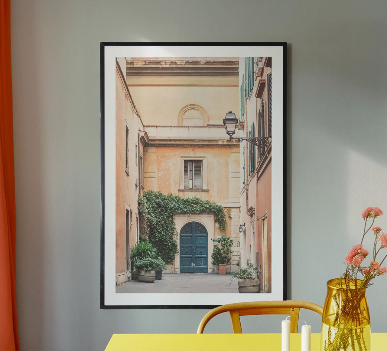 Rome, Italie I Façade orange pastel à Trastevere et porte poster de Julie Travel Photography