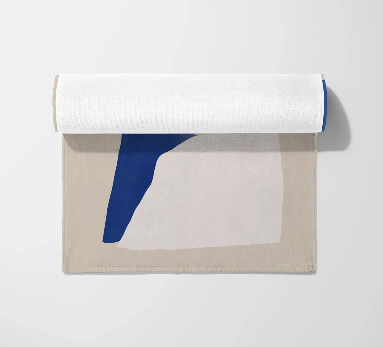 Kobalt minimal abstrakt Strandtuch von Little Dean