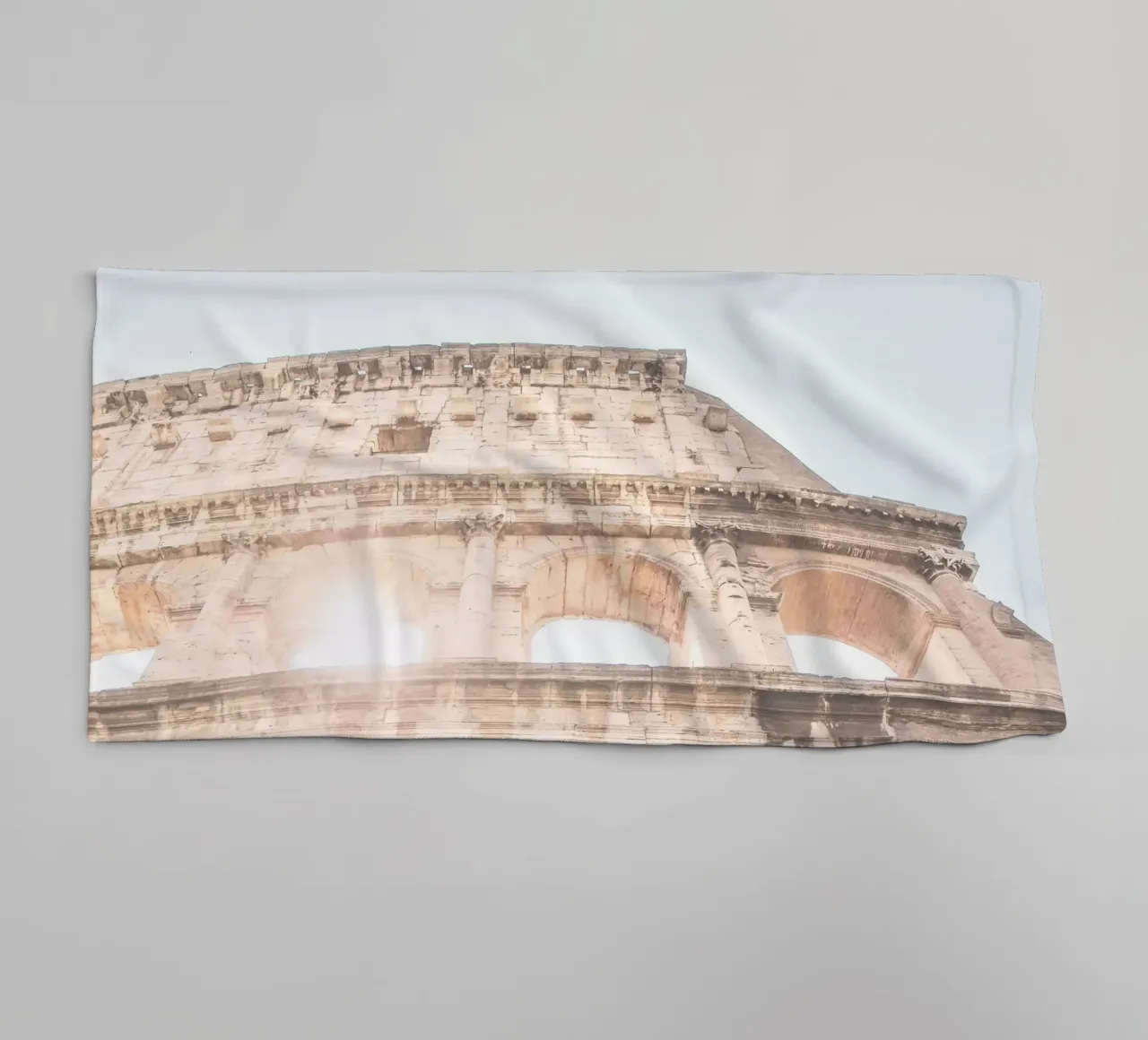 Rome, Italie I Vue du Colisée à la lumière d'un soleil d’été serviette de bain de Julie Travel Photography