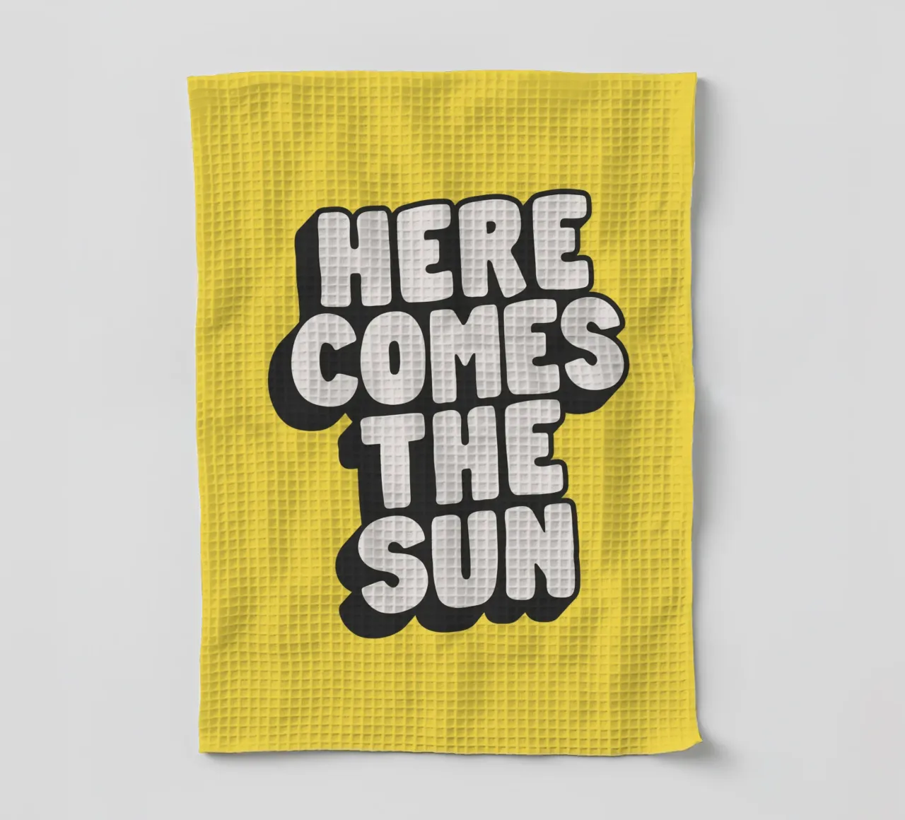 Here Comes the Sun Bold Typography Druck Gelb Schwarz Weiß Geschirrtuch von THE MOTIVATED TYPE