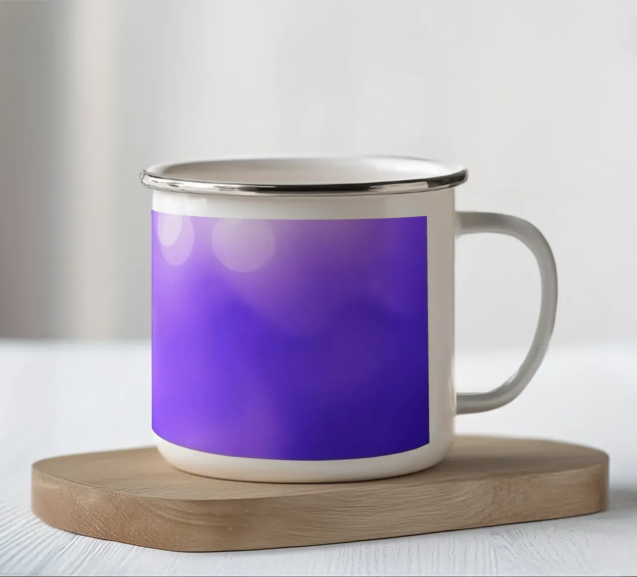 Sfondo viola astratto con morbidi punti luminosi tazza in smalto da DesignDoodle