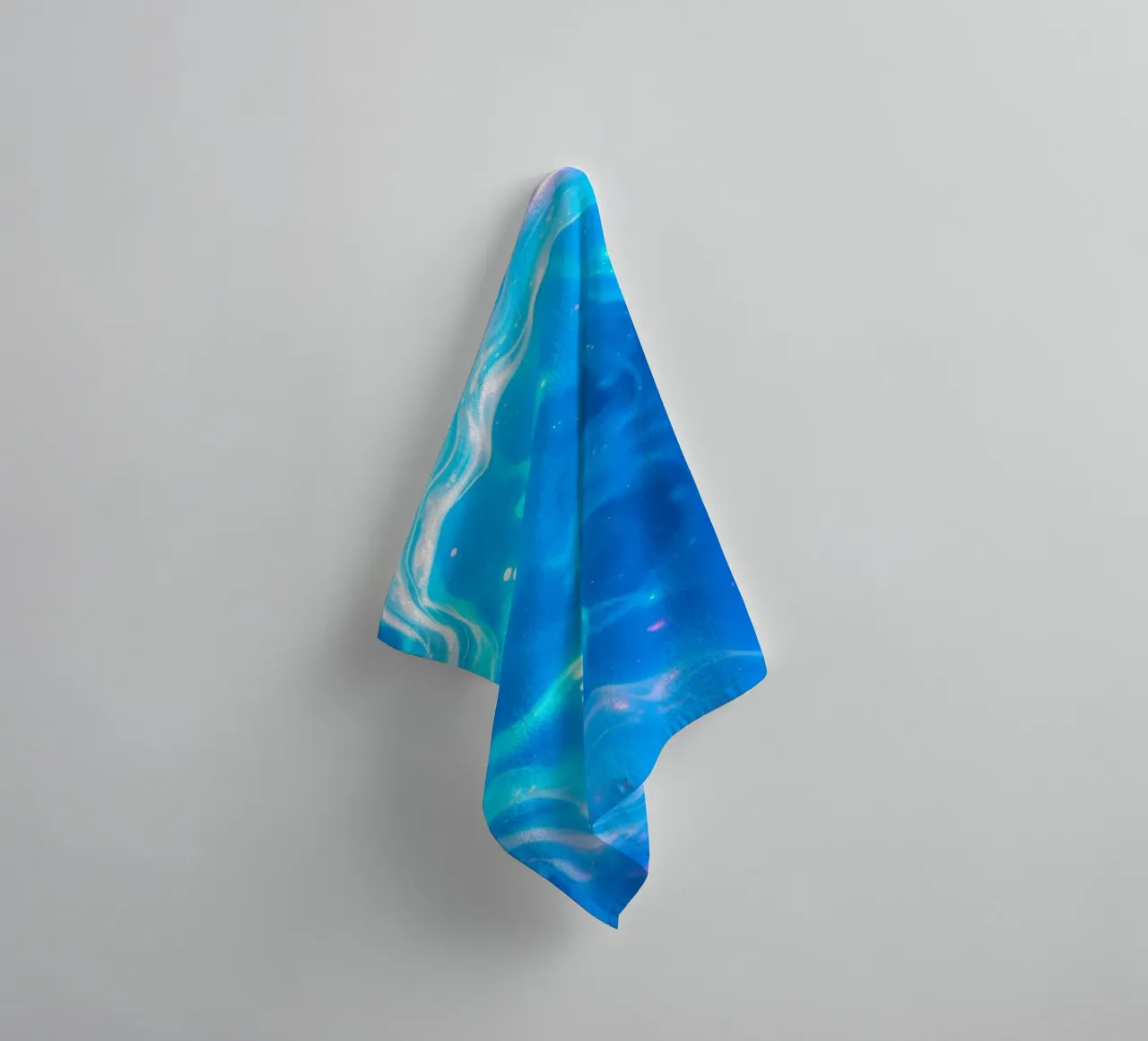 Levendig blauw abstract ontspannend ontwerp visuele aantrekkingskracht badhanddoek van DesignDoodle