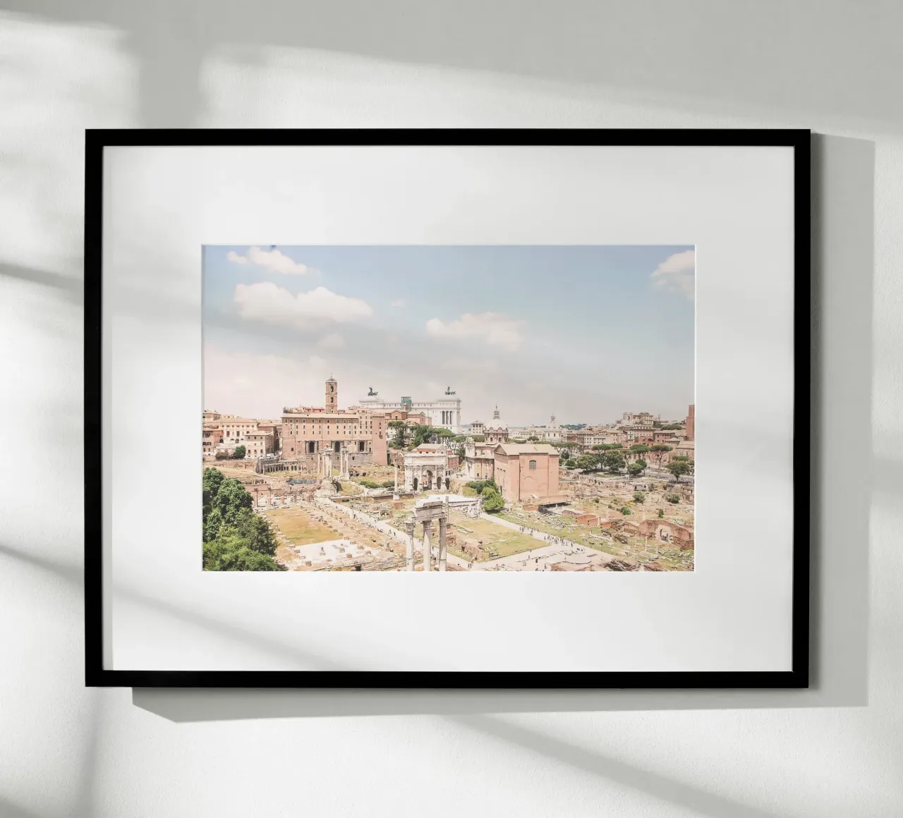 Roma, Italia I Vista del Foro Romano e delle antiche rovine poster con telaio in plastica da Julie Travel Photography
