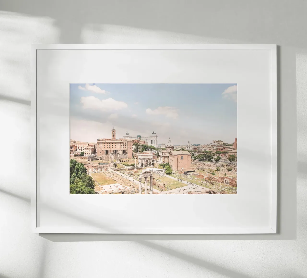 Roma, Italia I Vista del Foro Romano e delle antiche rovine poster con telaio in plastica da Julie Travel Photography