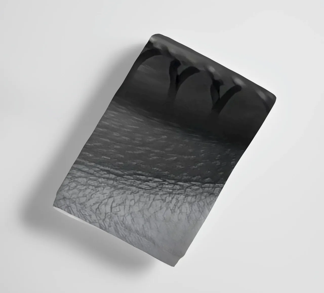 Diep zwart-wit oog close-up met gedetailleerde wimpers badhanddoek van DesignDoodle