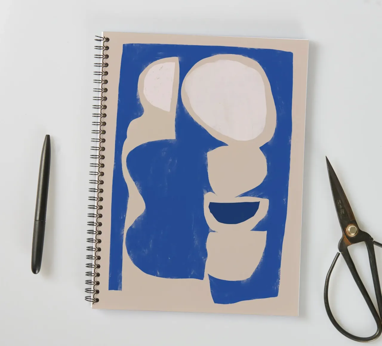 Organische Form in blau ausgeschnitten Ringbuch von Little Dean