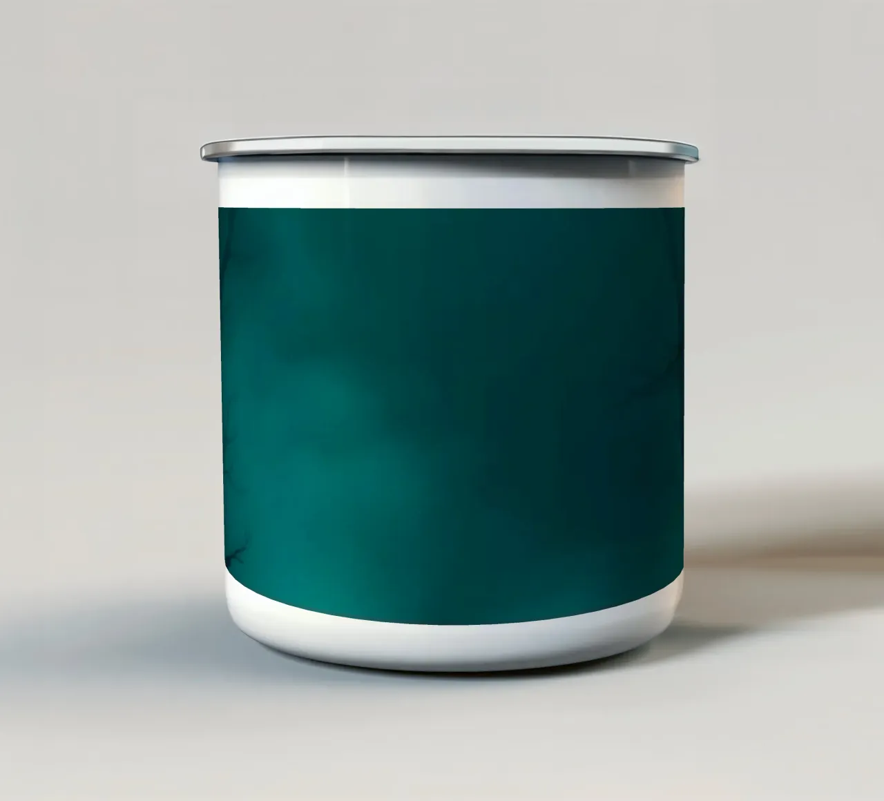 Sfondo misterioso della foresta con illuminazione eterea tazza in smalto da DesignDoodle