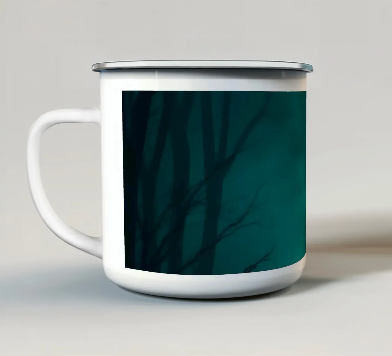Sfondo misterioso della foresta con illuminazione eterea tazza in smalto da DesignDoodle