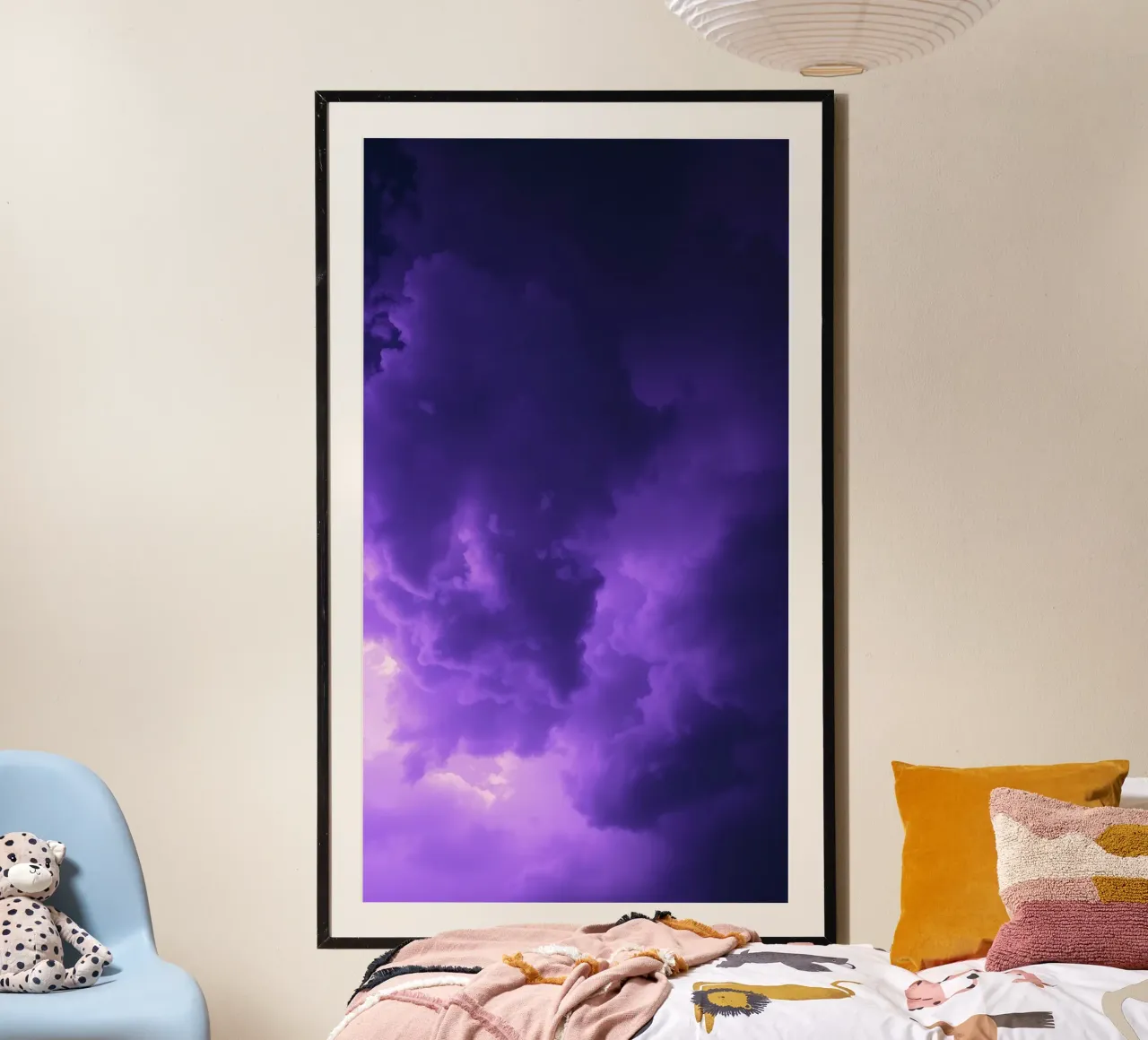 Le nuvole viola che riempiono il cielo creano un'arte accattivante. carta hahnemühle da DesignDoodle