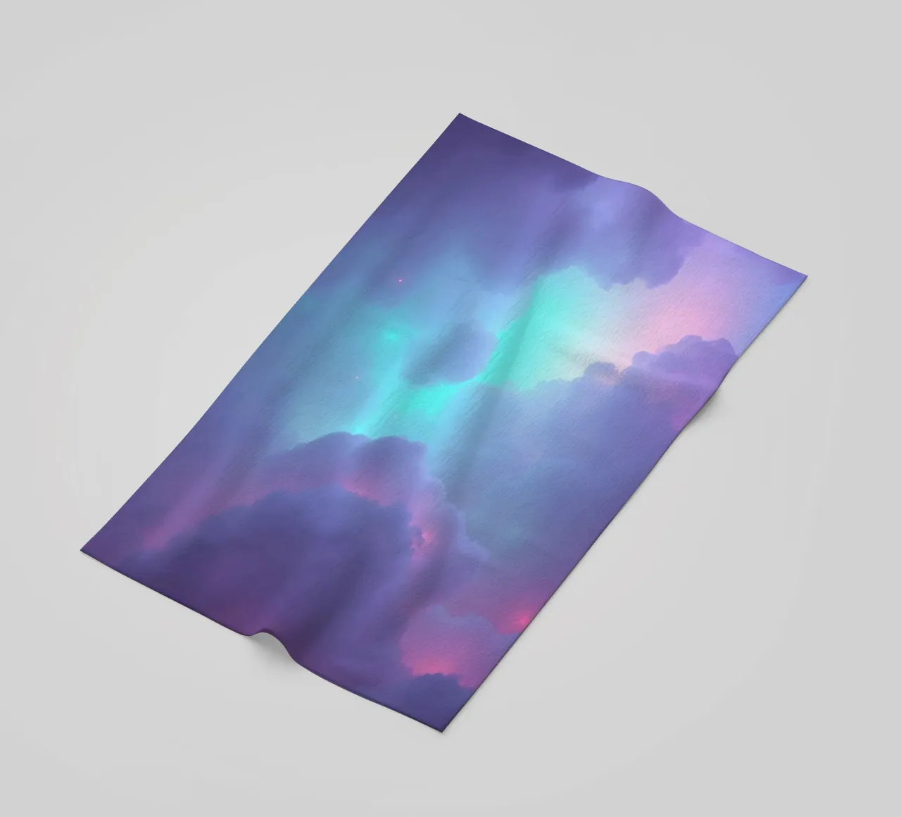 Nuages abstraits et rêveurs dans une palette de couleurs vibrantes serviette de plage de DesignDoodle