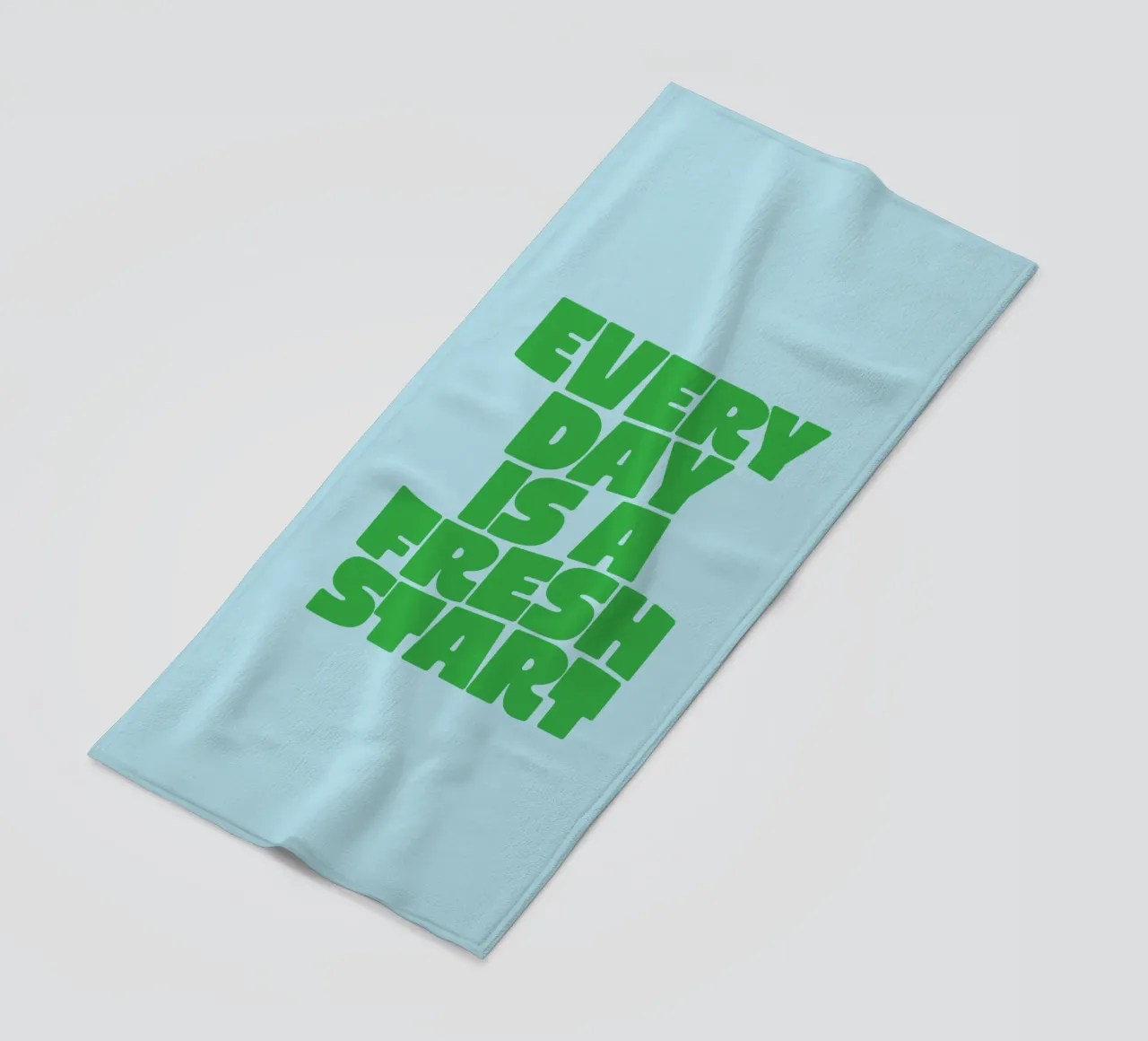 Every Day is a Fresh Start (Chaque jour est un nouveau départ) Typographie imprimée en vert et bleu serviette de plage de THE MOTIVATED TYPE
