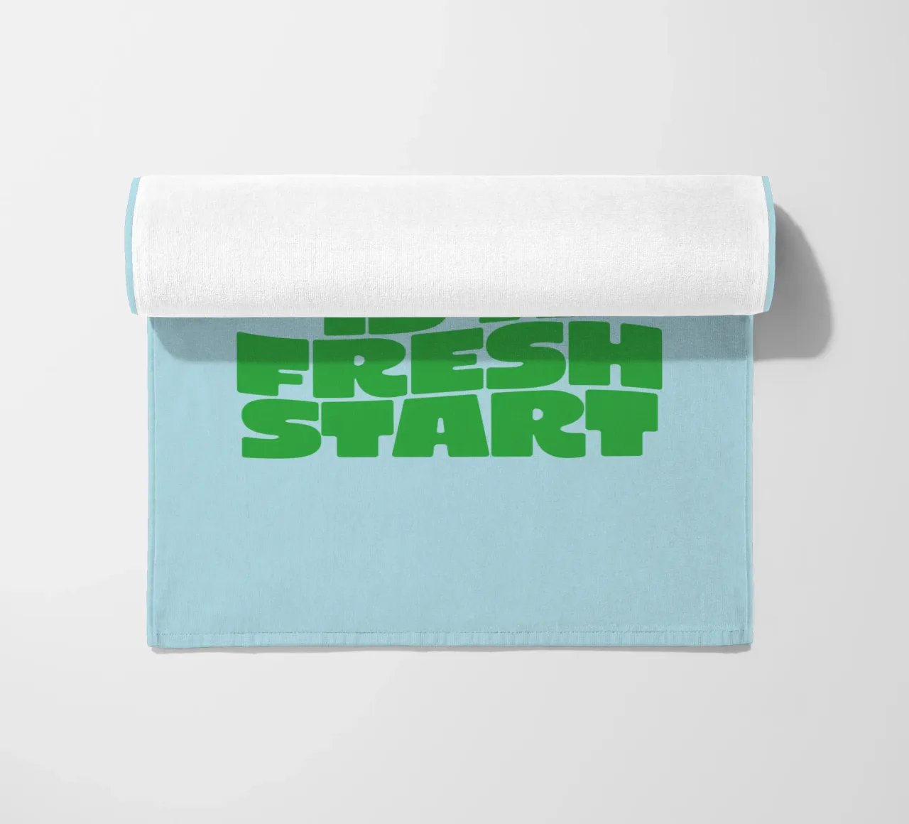 Every Day is a Fresh Start (Chaque jour est un nouveau départ) Typographie imprimée en vert et bleu serviette de plage de THE MOTIVATED TYPE