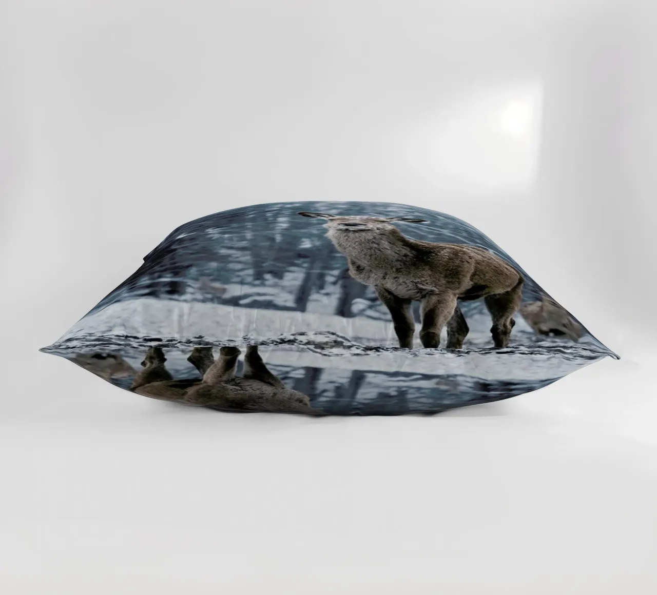 The Snap of a Twig @nilsleithold cuscino da EyeEm Mobile GmbH