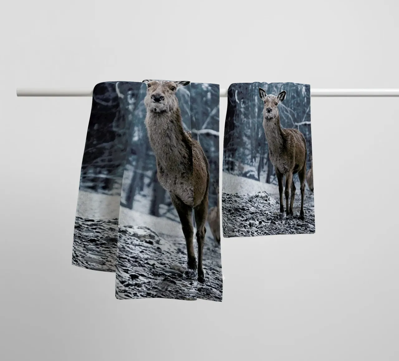 The Snap of a Twig @nilsleithold asciugamano da bagno da EyeEm Mobile GmbH