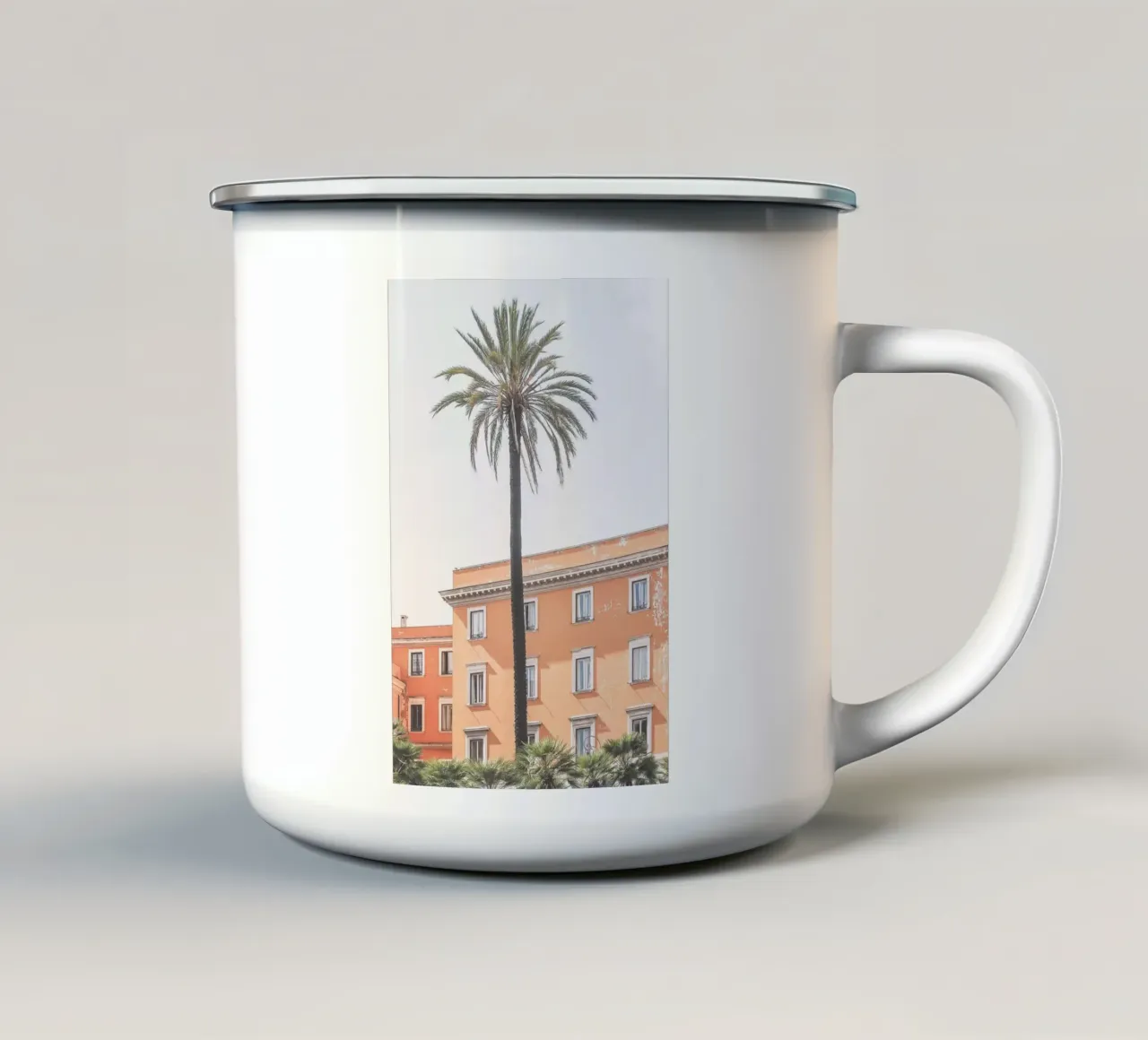 Roma, Italia I Una palma davanti a un'architettura arancione pastello tazza in smalto da Julie Travel Photography
