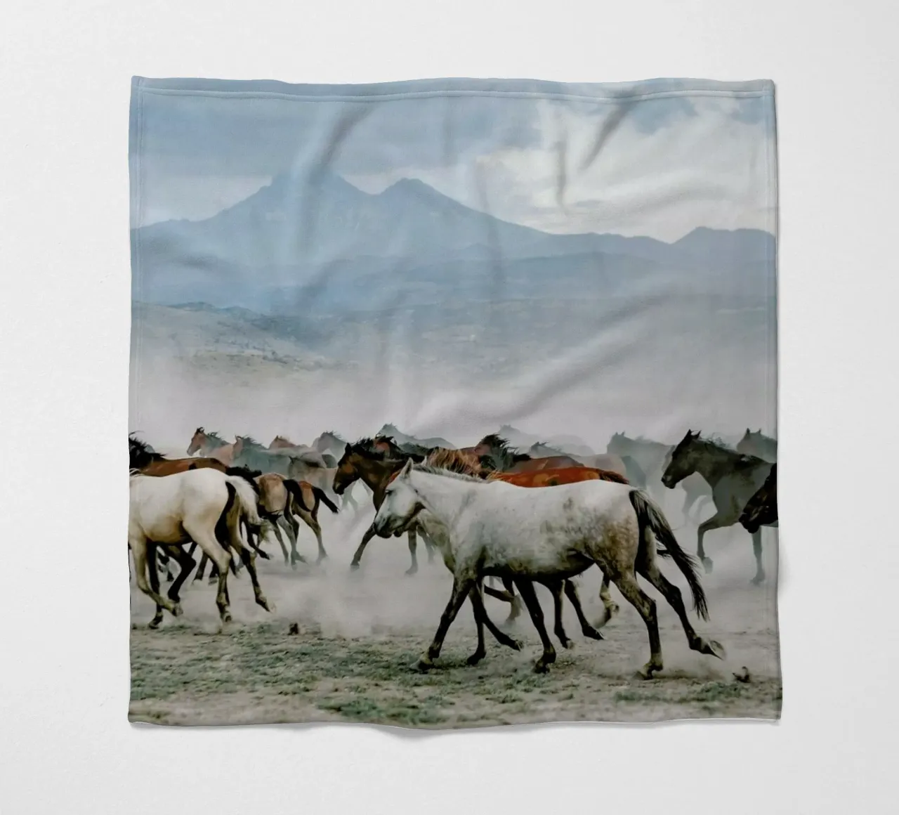 Kick Up A Storm coperta in pile da Natural Kingdom