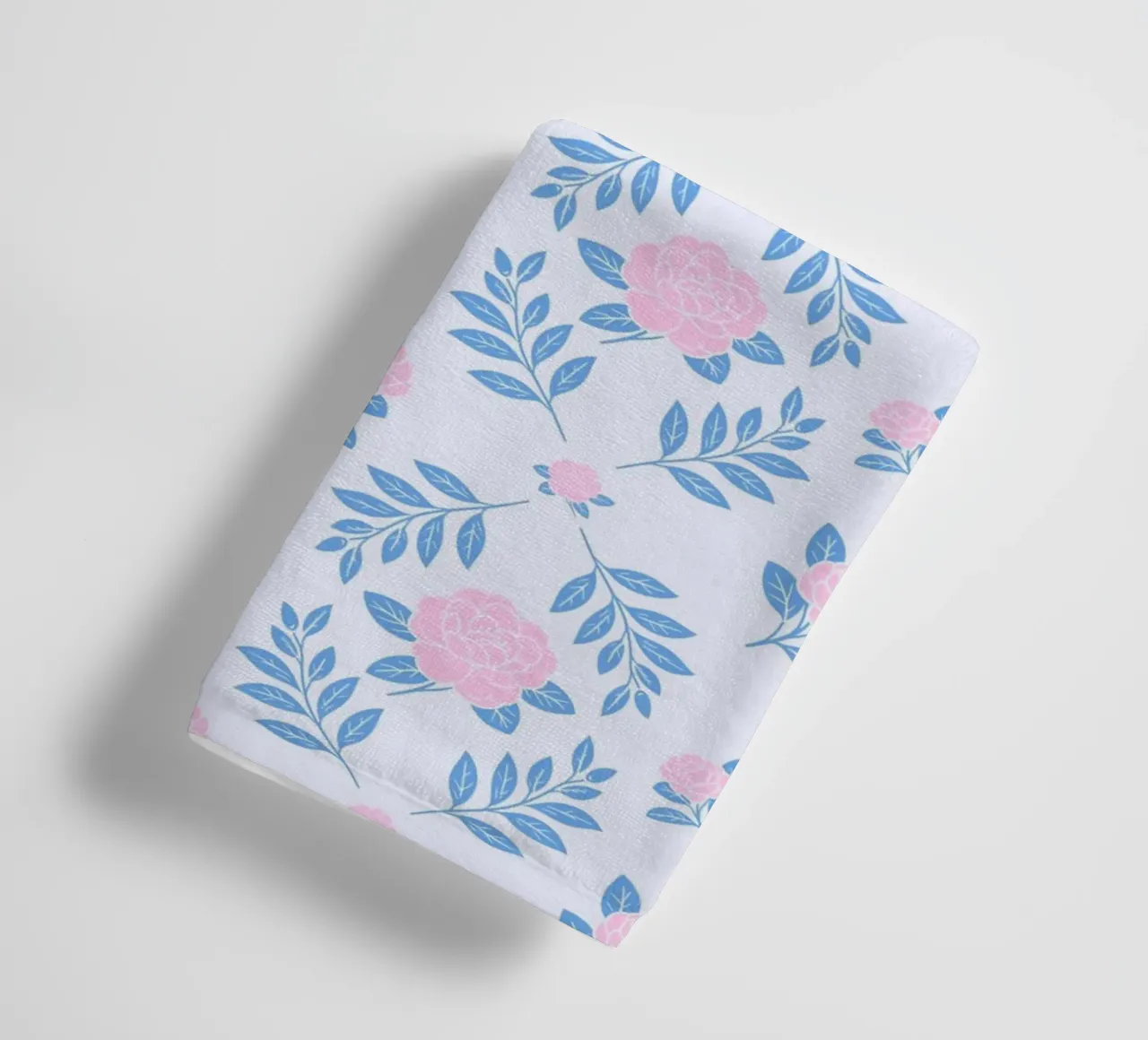 Camelia damascata rosa e blu asciugamano da bagno da SilverPegasus