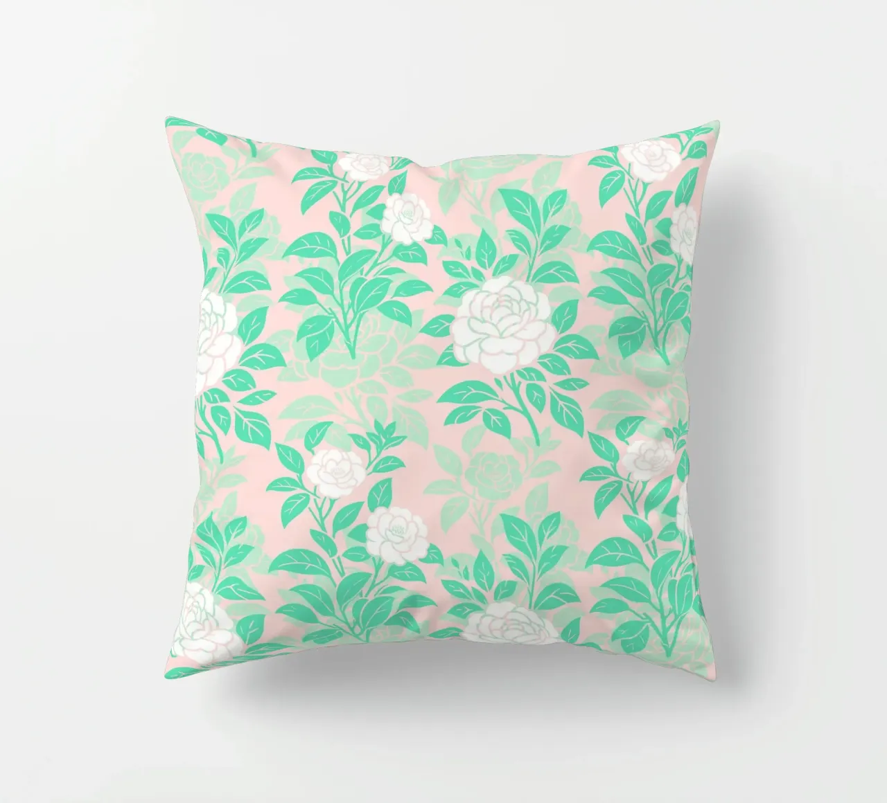 Fiori di camelia verdi e bianchi cuscino da SilverPegasus