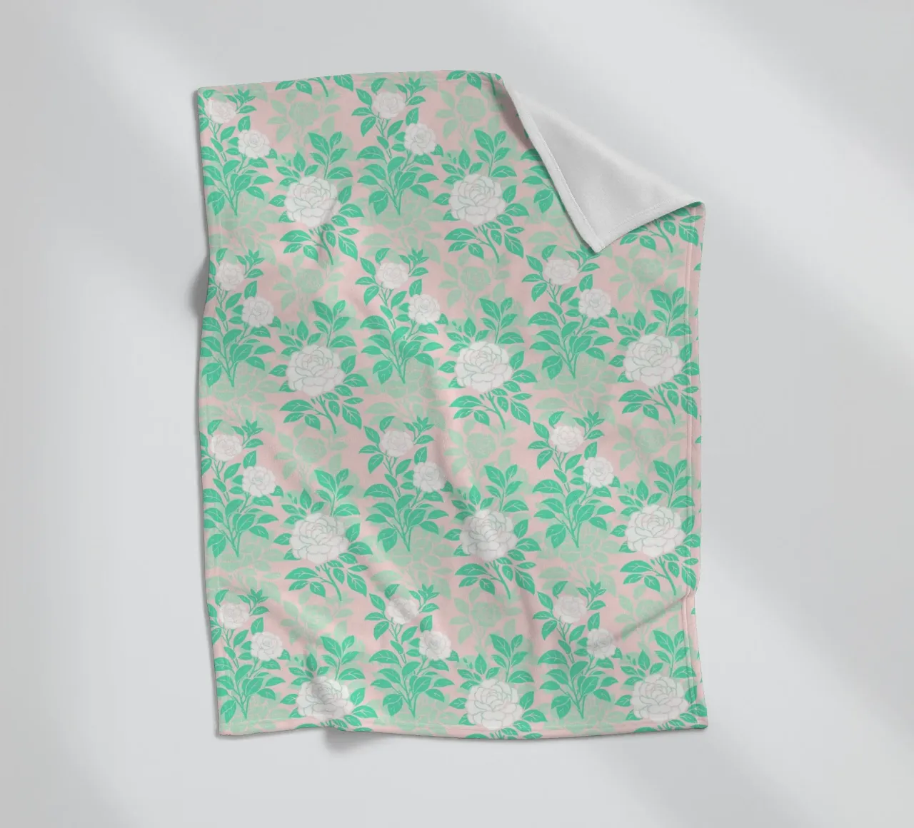 Fiori di camelia verdi e bianchi coperta in pile da SilverPegasus