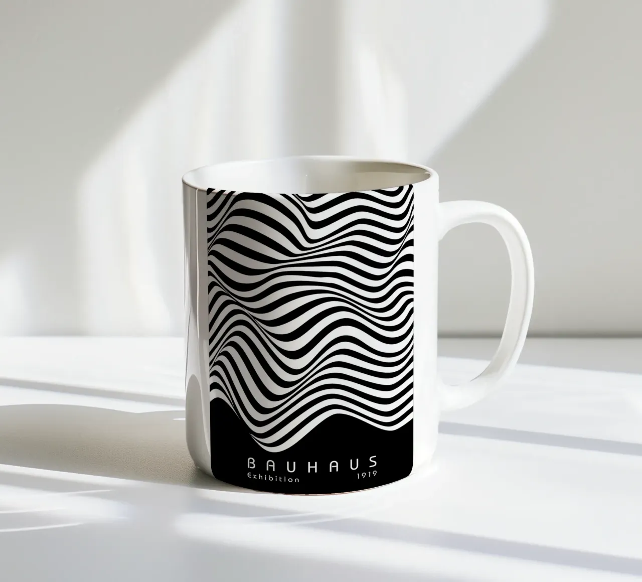 bauhaus in bianco e nero tazza in ceramica da Purrfect Whiskers Art