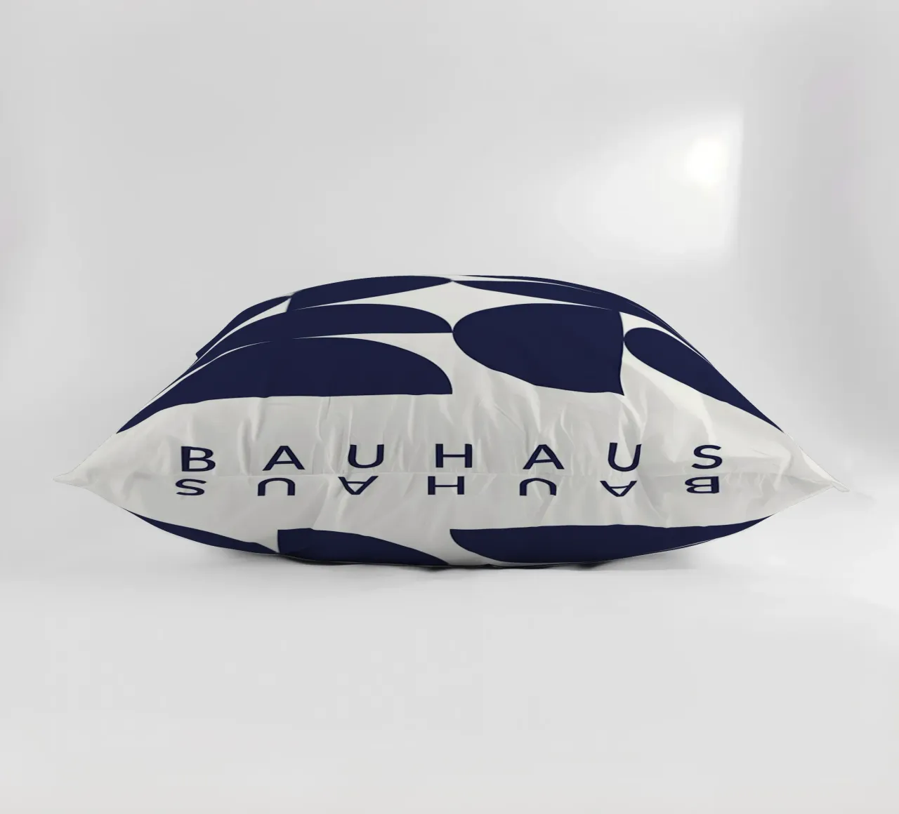 Bauhaus forme geometriche semicerchi tipografia cuscino da MinimalistPosterCharles