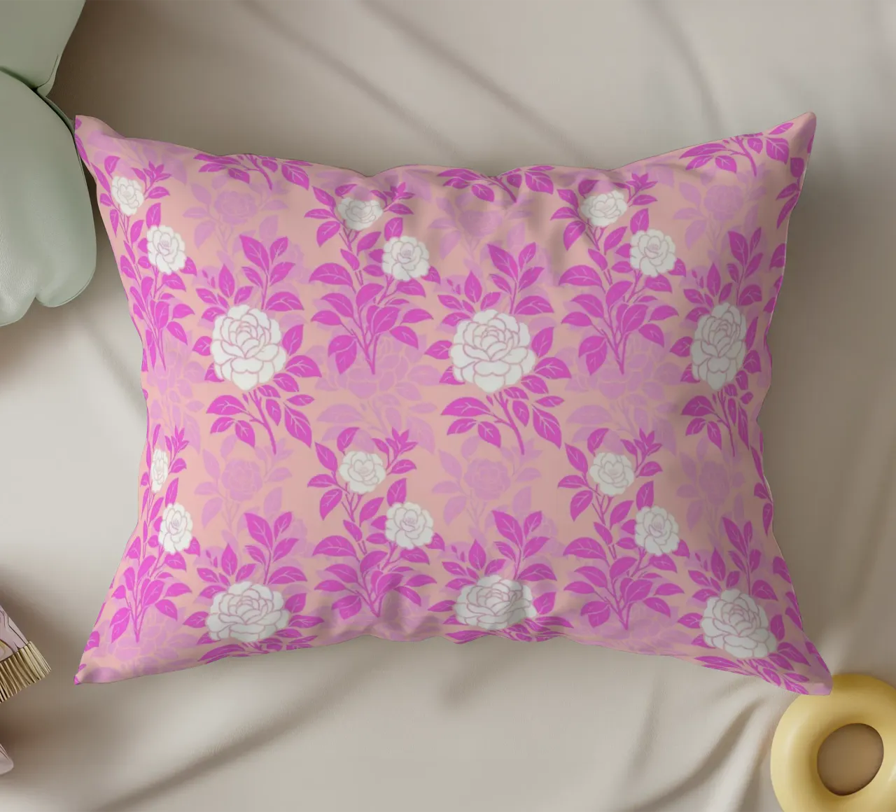Fiori di camelia rosa e pesca cuscino da SilverPegasus
