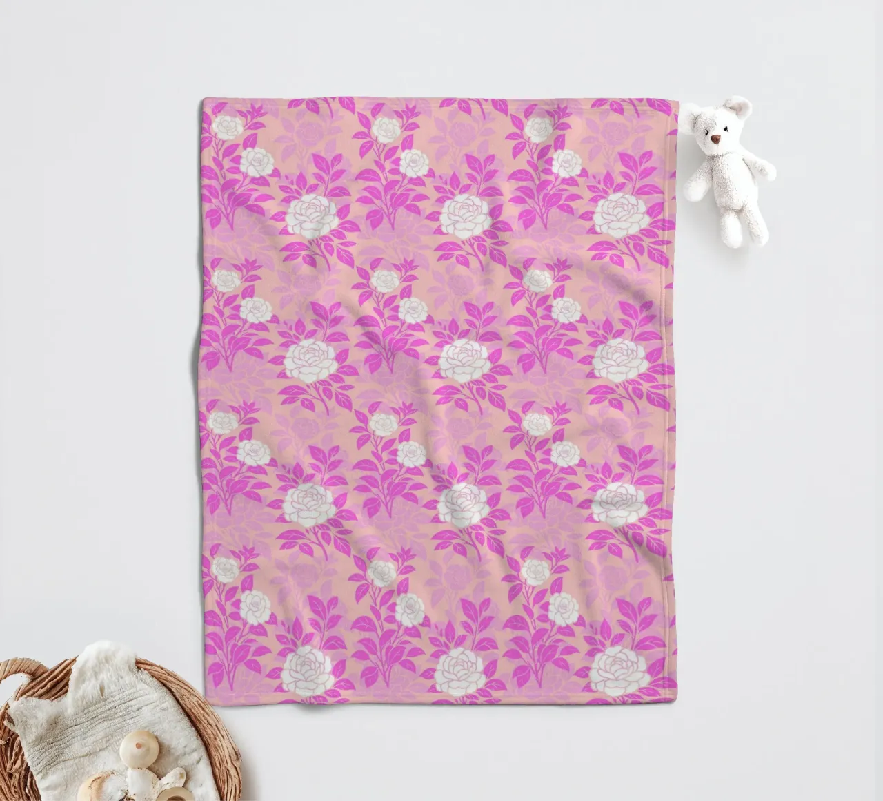 Fiori di camelia rosa e pesca coperta in pile da SilverPegasus