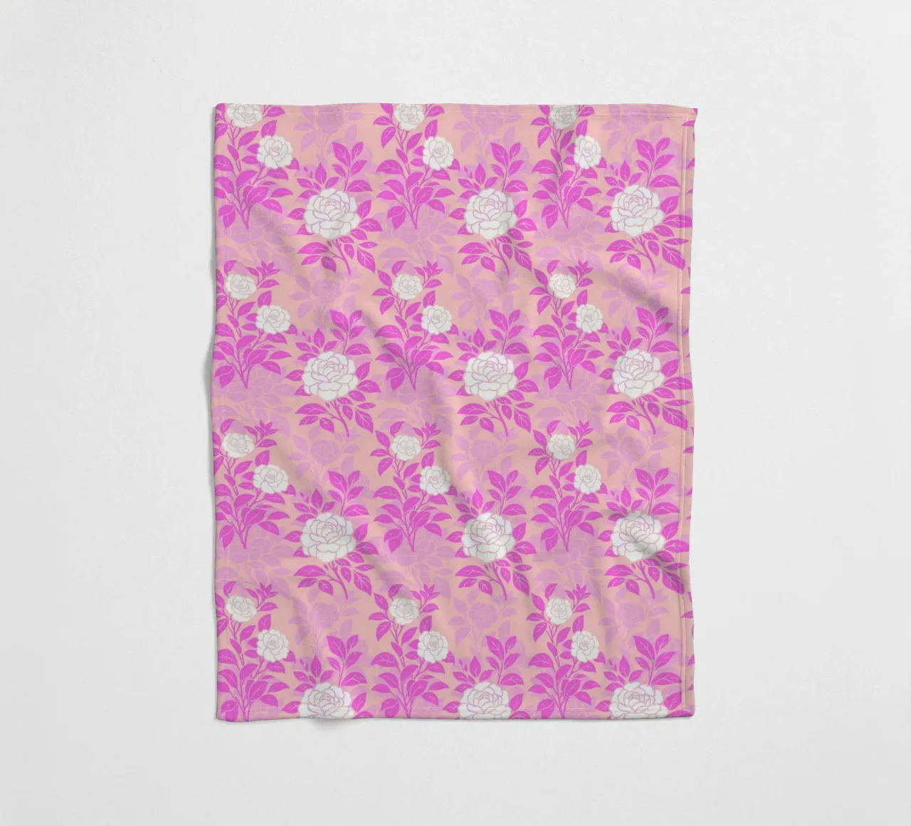 Fiori di camelia rosa e pesca coperta in pile da SilverPegasus