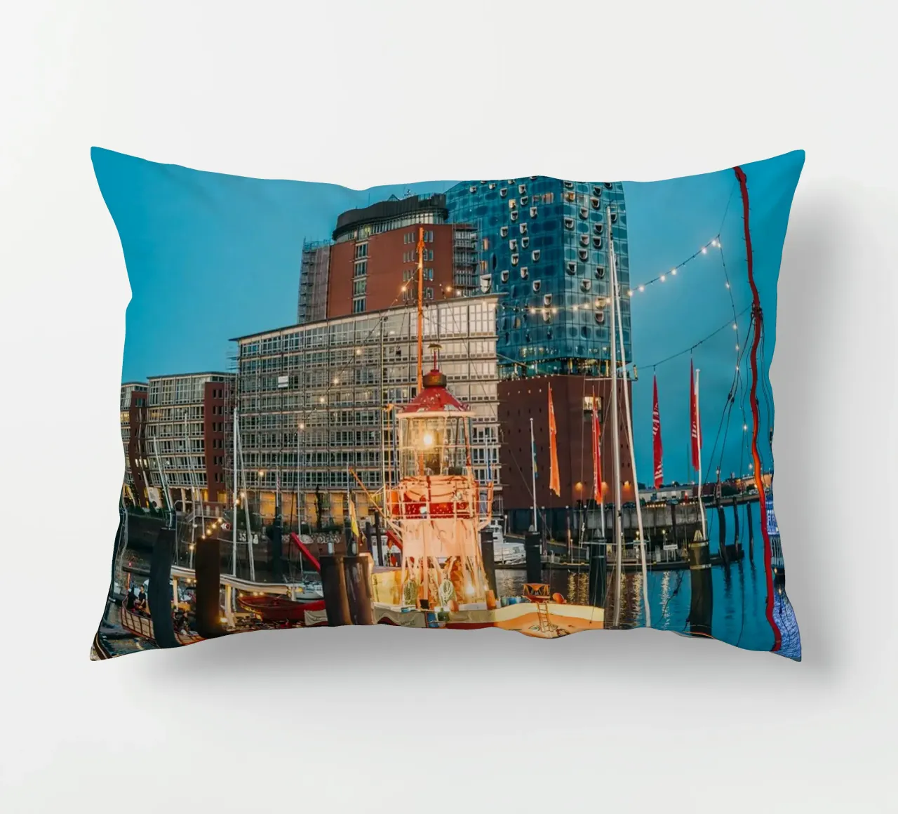 Amburgo, Landungsbrücken - Elbphilharmonie in serata cuscino da Bold and Retro