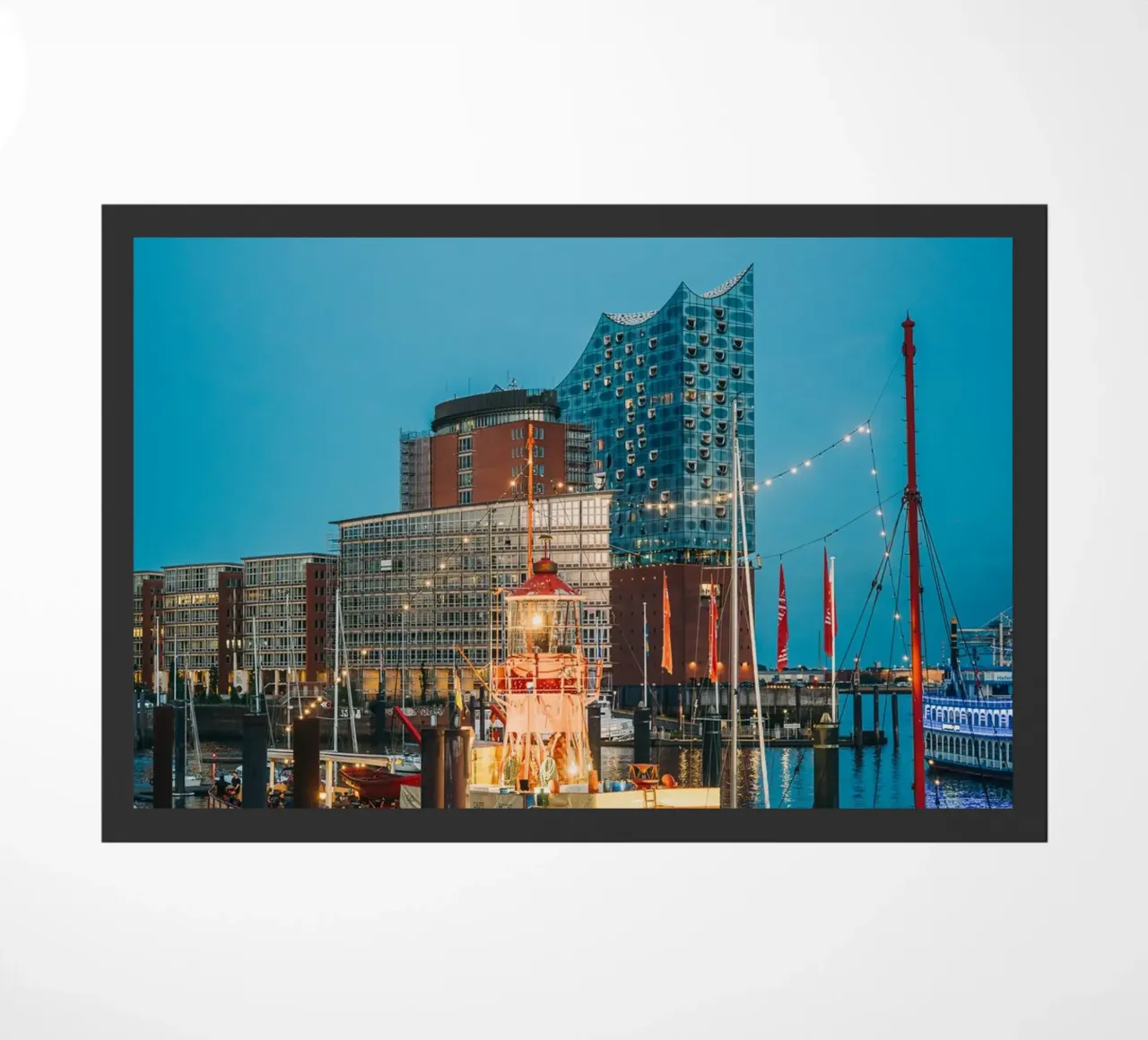 Amburgo, Landungsbrücken - Elbphilharmonie in serata zerbino da Bold and Retro