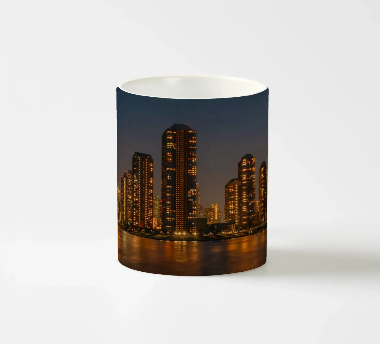 Skyline di Tokyo di notte tazza in ceramica da Marcel Bisig