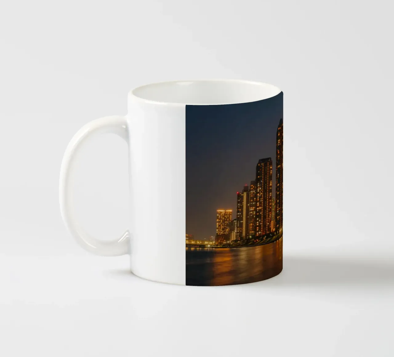 Skyline di Tokyo di notte tazza in ceramica da Marcel Bisig