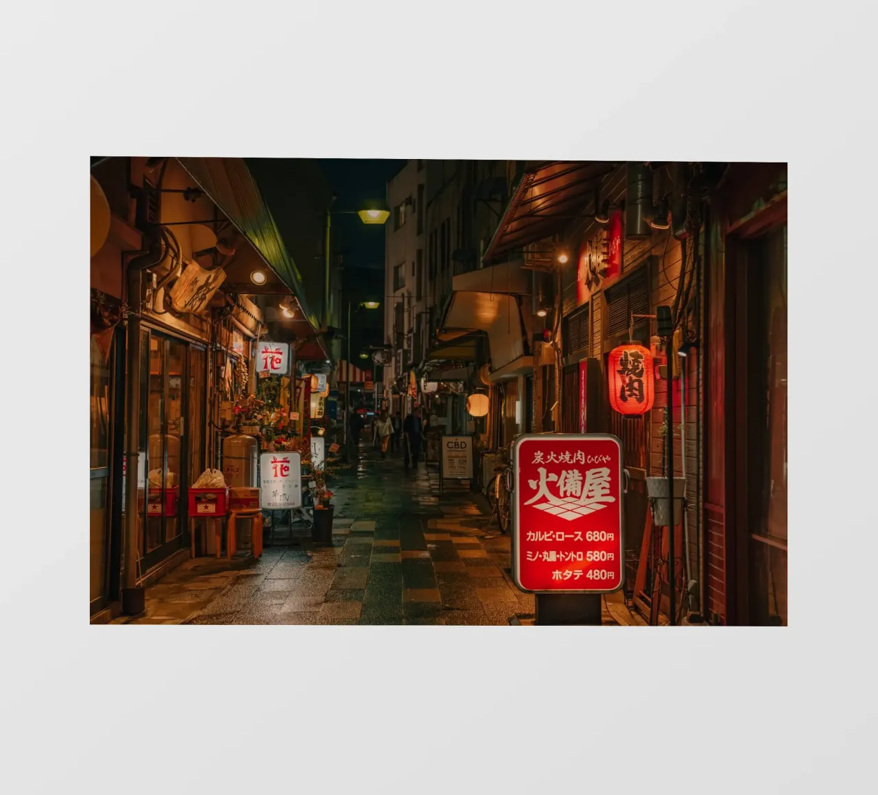 Scena notturna di strada a Fukuoka, Giappone pellicola backlit da Marcel Bisig