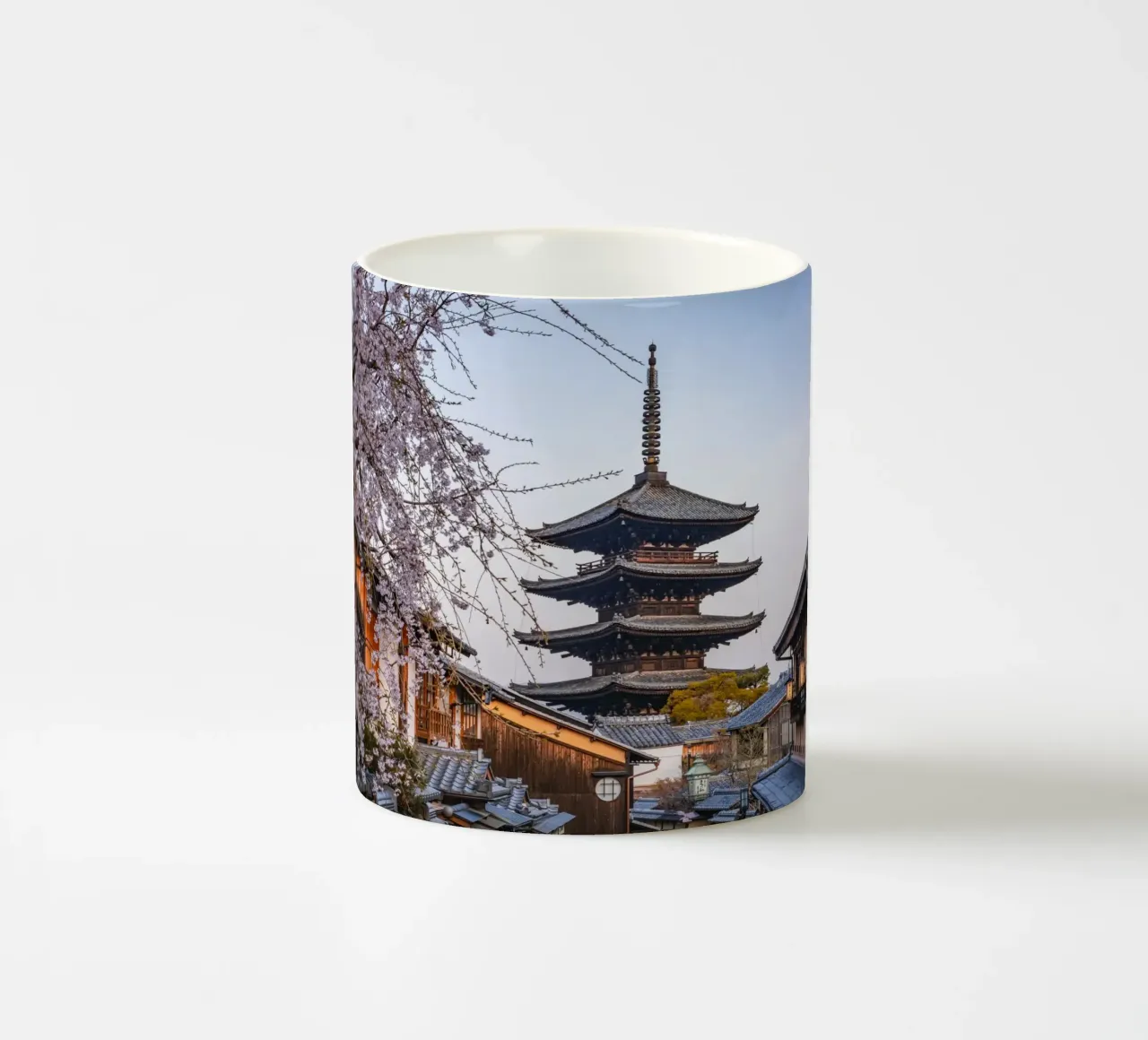 Fiori di ciliegio a Kyoto, Giappone tazza in ceramica da Marcel Bisig