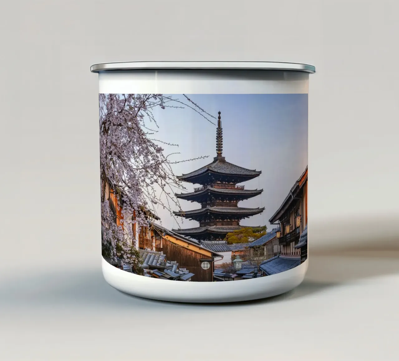 Fiori di ciliegio a Kyoto, Giappone tazza in smalto da Marcel Bisig