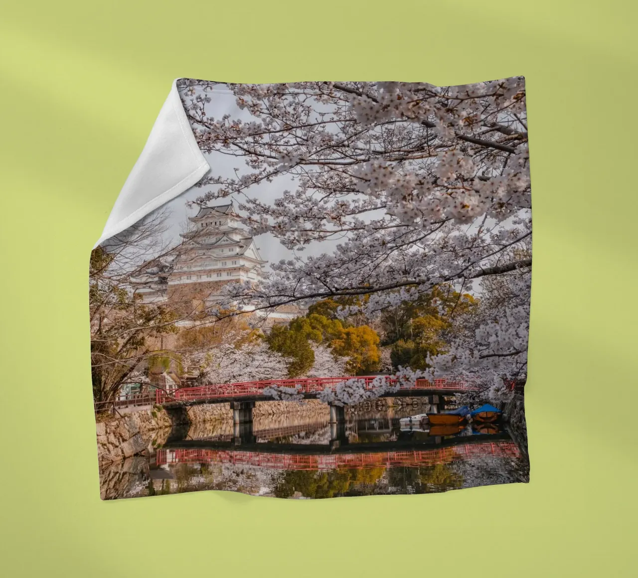 I ciliegi in fiore del castello di Himeji, Giappone coperta in pile da Marcel Bisig