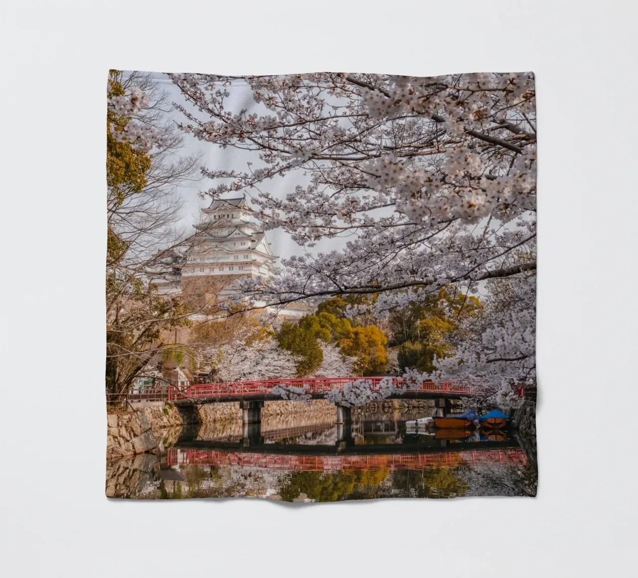 I ciliegi in fiore del castello di Himeji, Giappone coperta in pile da Marcel Bisig
