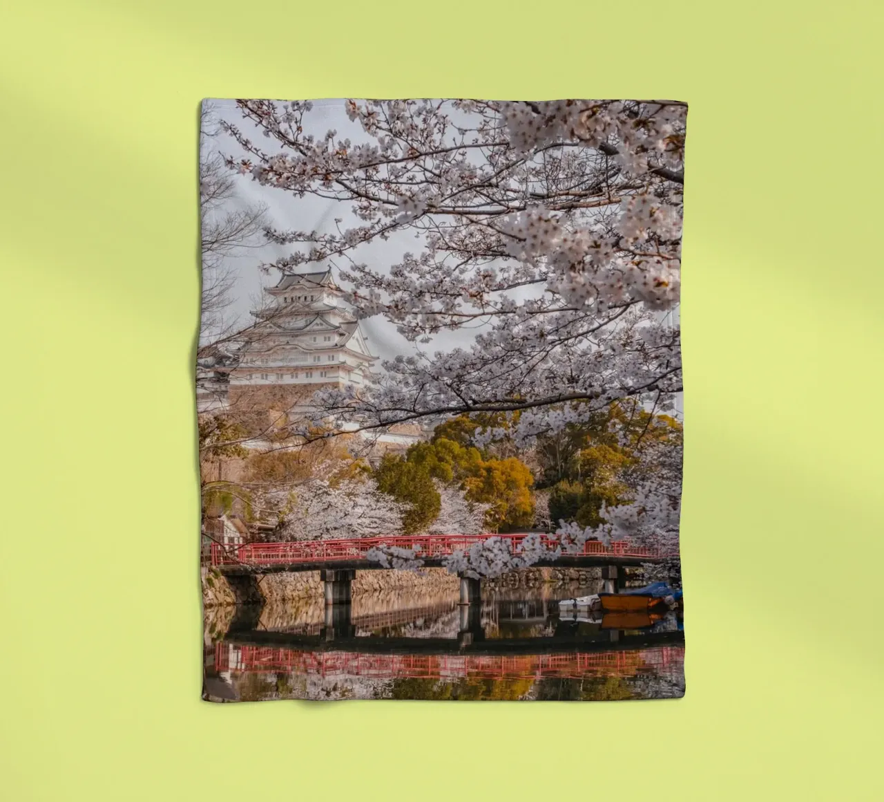 I ciliegi in fiore del castello di Himeji, Giappone coperta in pile da Marcel Bisig