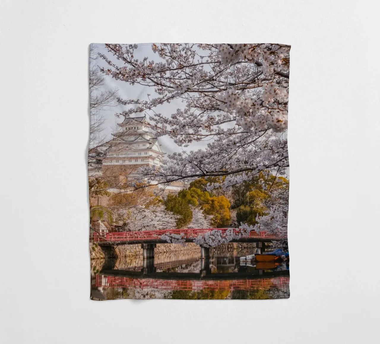 I ciliegi in fiore del castello di Himeji, Giappone coperta in pile da Marcel Bisig