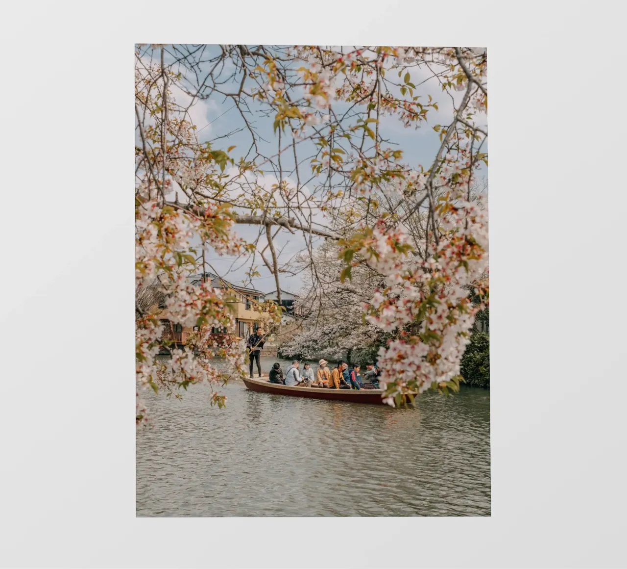 Kersenbloesem boottocht in Yanagawa, Japan fotobehang van Marcel Bisig