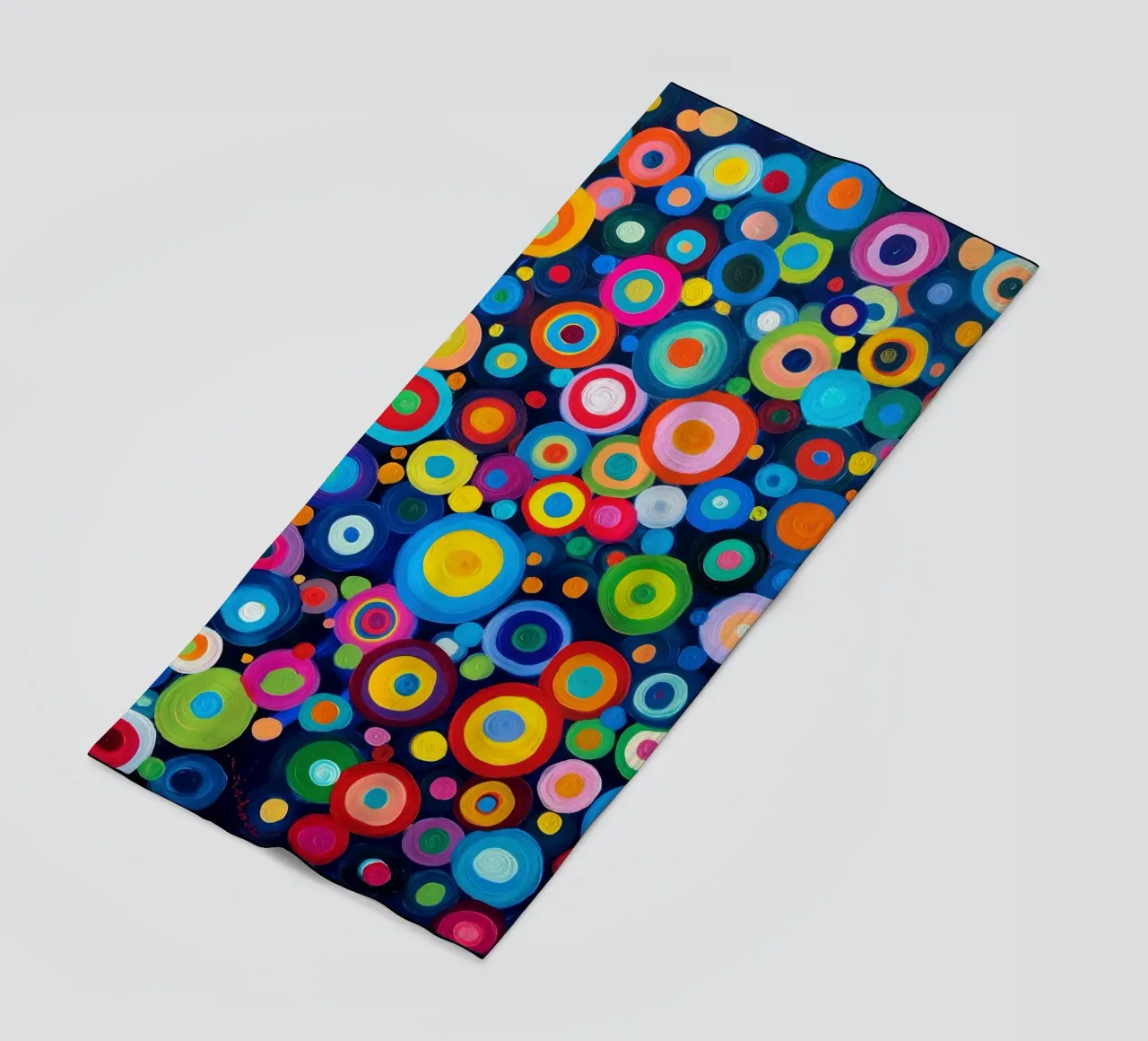 Het regent kleurrijke cirkels | Abstract Canvas Schilderij strandhanddoek van Autofocus