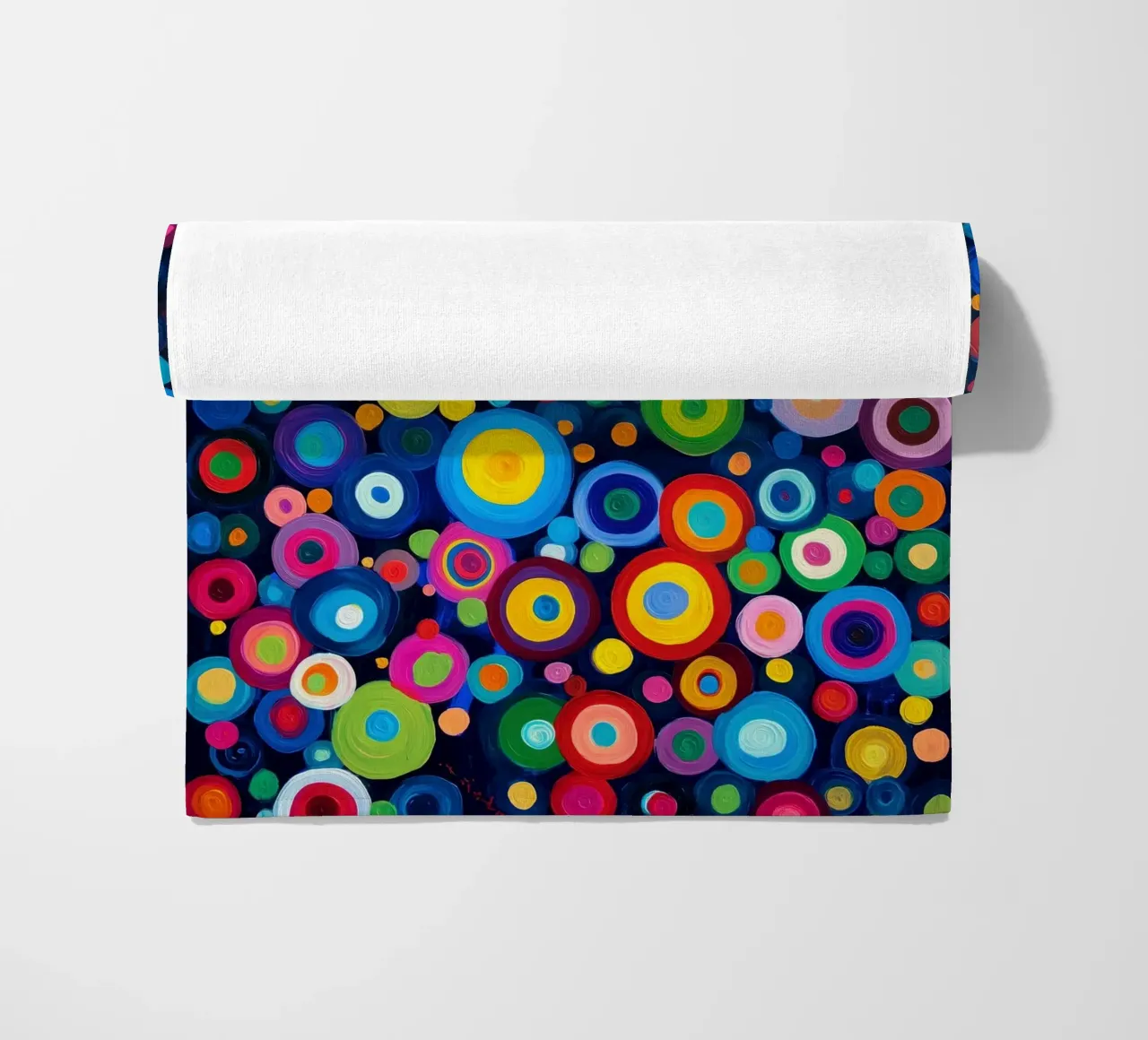 Het regent kleurrijke cirkels | Abstract Canvas Schilderij strandhanddoek van Autofocus