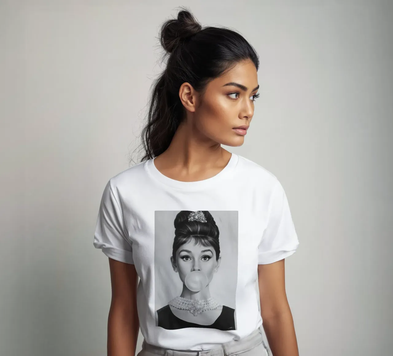 Audrey in bianco e nero t-shirt da Piere art Shops