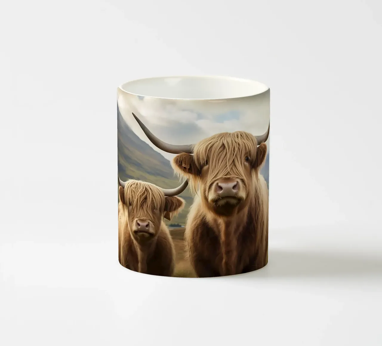 corna di bovini highland tazza in ceramica da Kirsten C Nolan